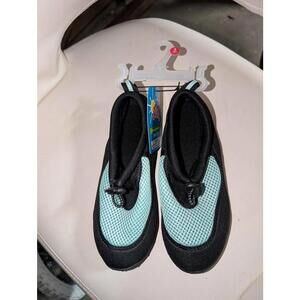 Kid water shoes size 13/1